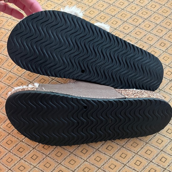Steve Madden Faux Fur Slides Size 8 - Picture 4 of 6